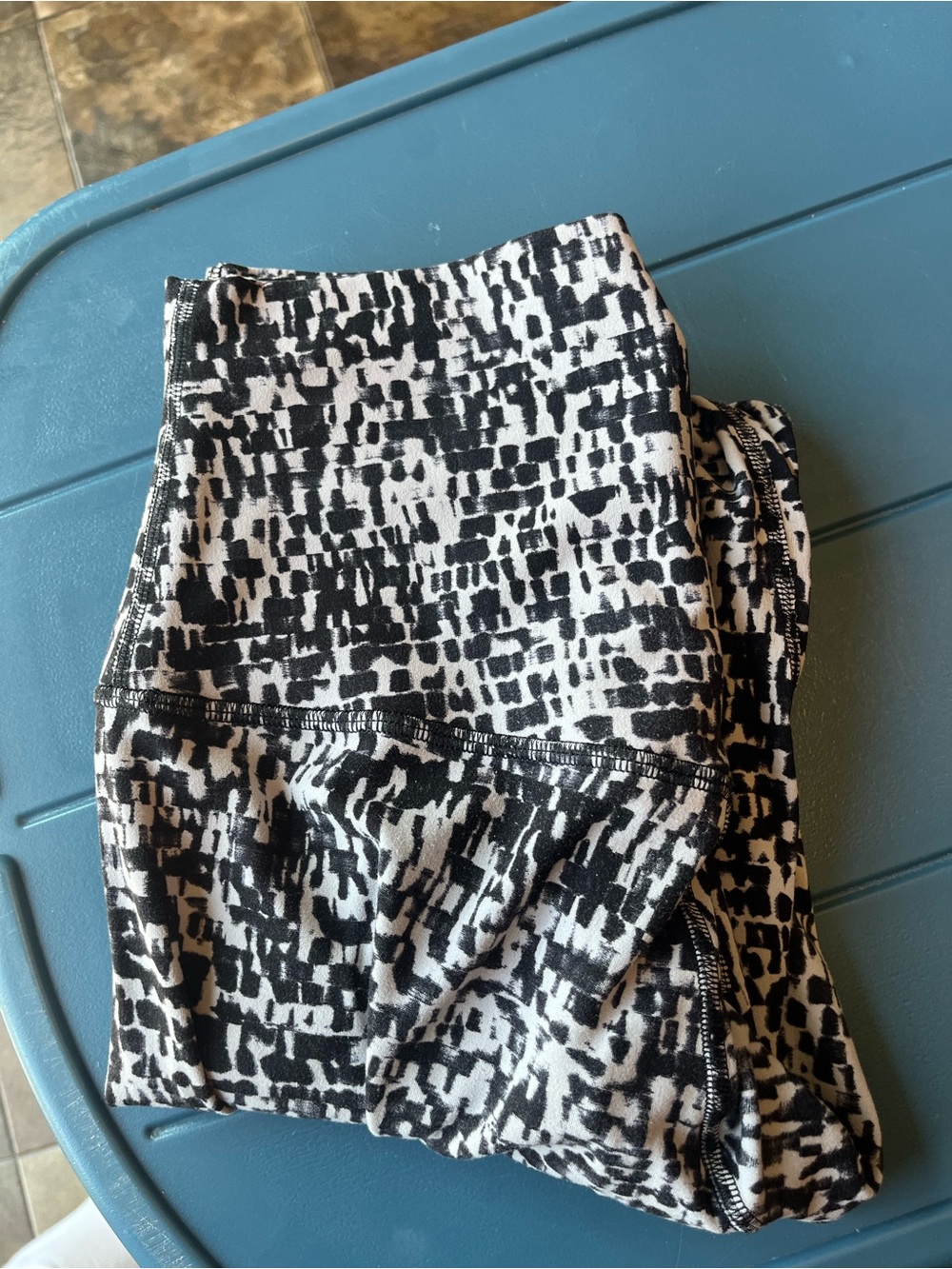 Lululemon black and white leggings